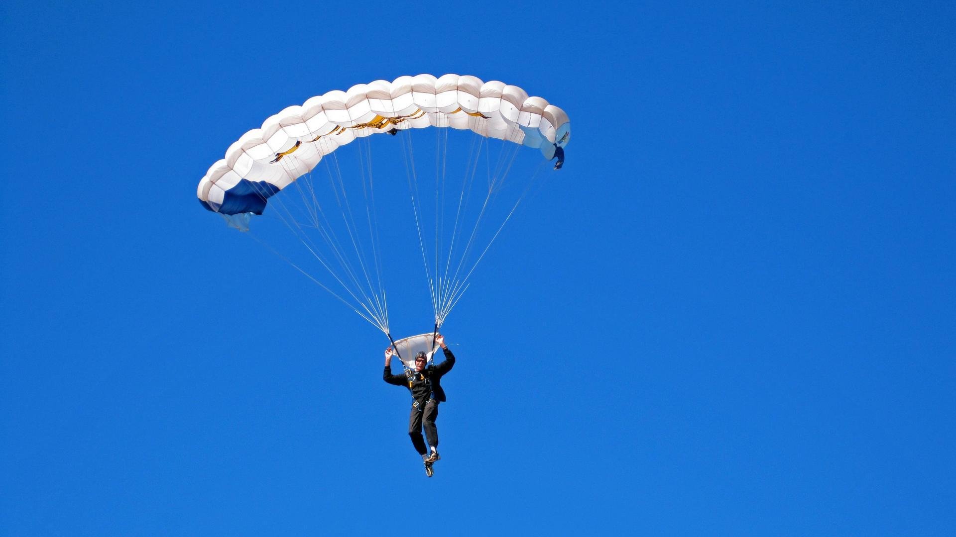 开云电竞平台注册-逆境中拼搏的“兵工厂”——他们的故事让人动容，兵工厂哪里有